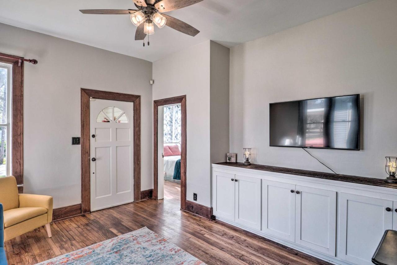 Lake Charles Cottage With Fireplace And Yard! Εξωτερικό φωτογραφία