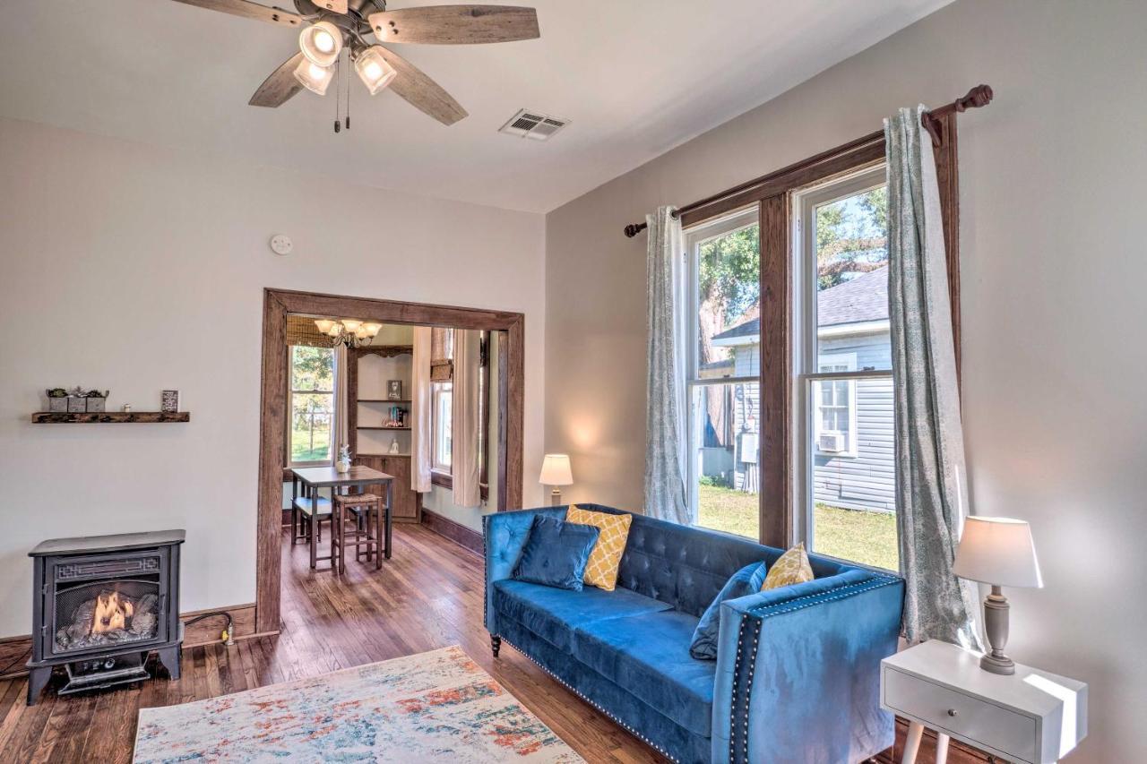 Lake Charles Cottage With Fireplace And Yard! Εξωτερικό φωτογραφία