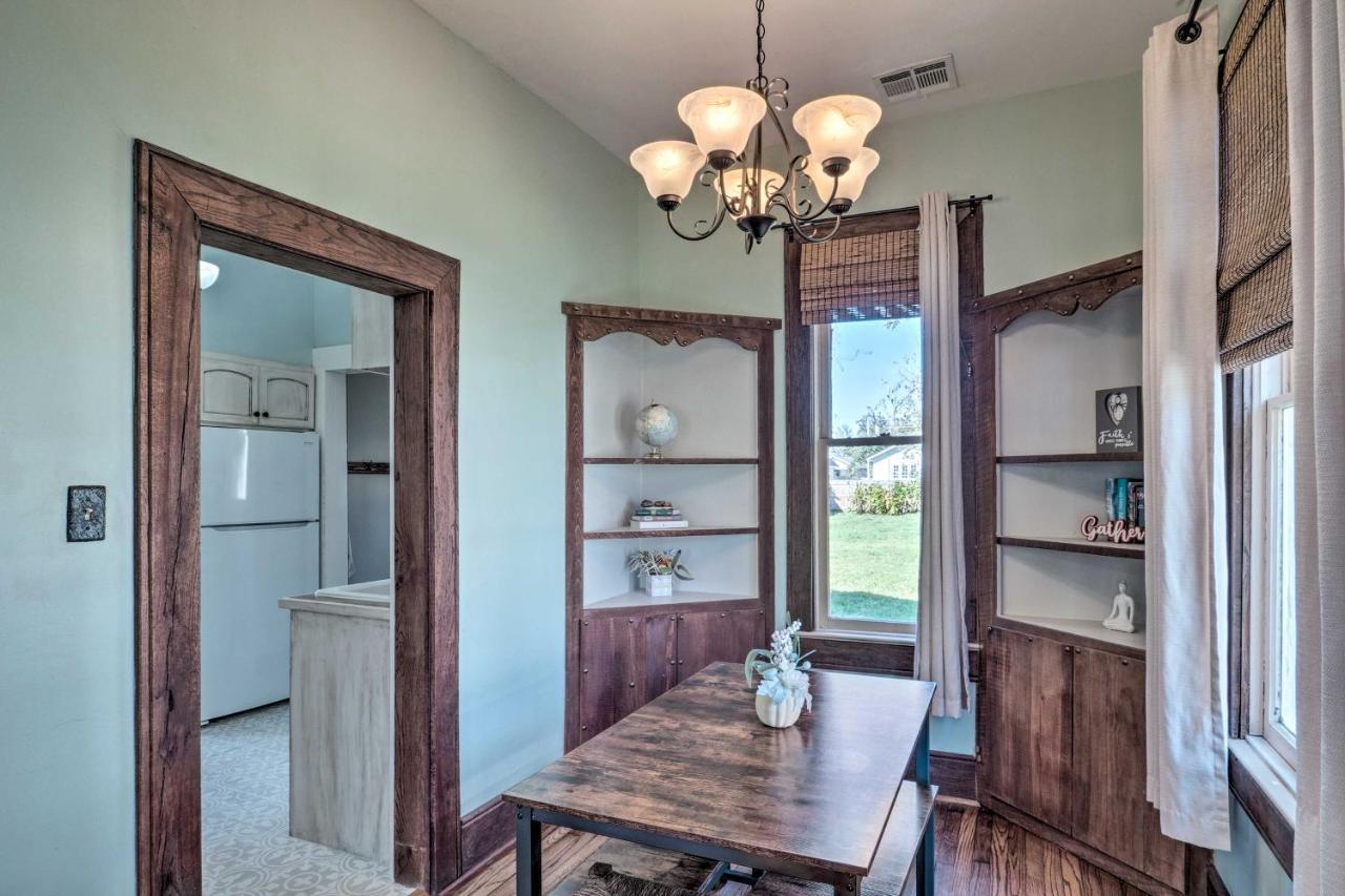 Lake Charles Cottage With Fireplace And Yard! Εξωτερικό φωτογραφία