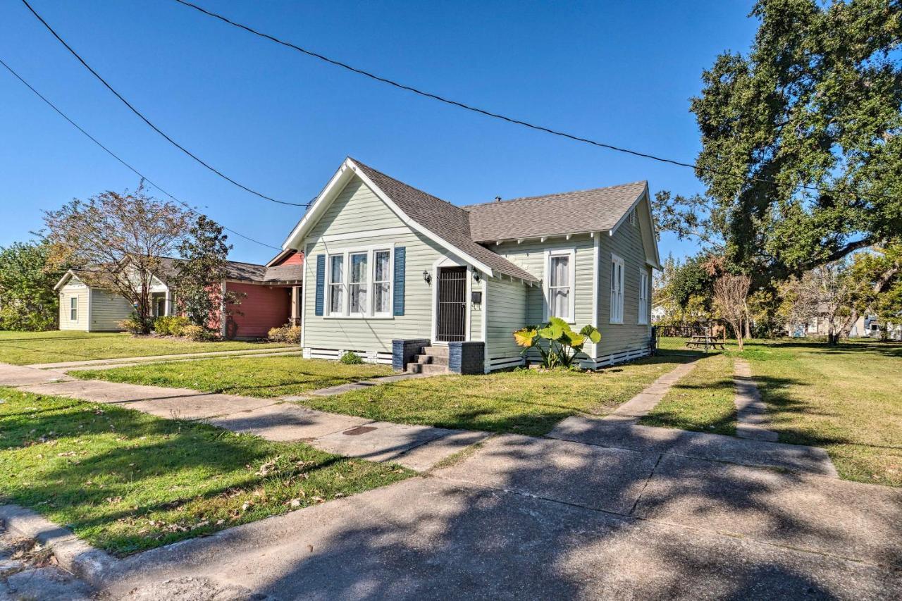 Lake Charles Cottage With Fireplace And Yard! Εξωτερικό φωτογραφία