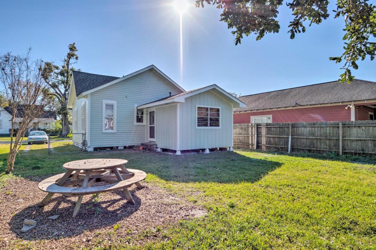 Lake Charles Cottage With Fireplace And Yard! Εξωτερικό φωτογραφία