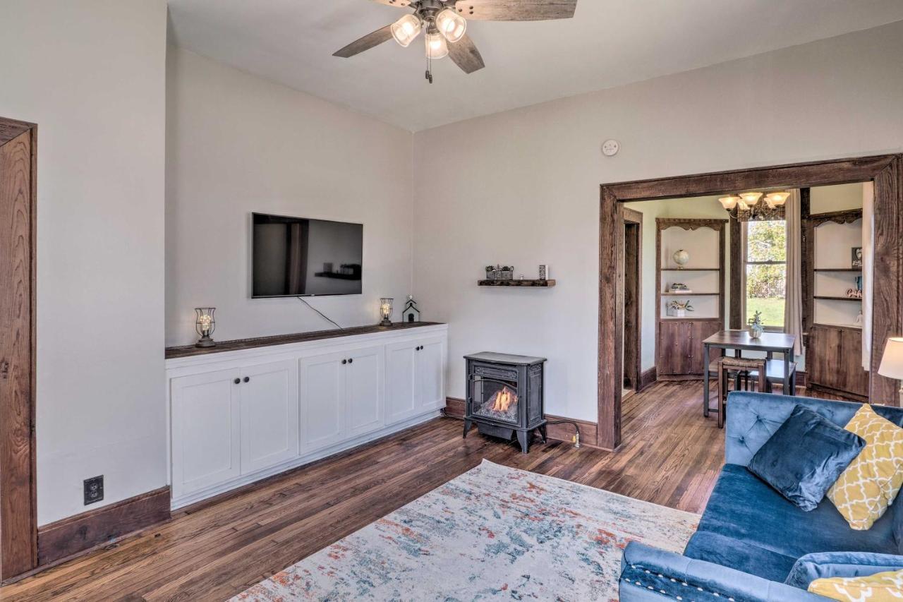 Lake Charles Cottage With Fireplace And Yard! Εξωτερικό φωτογραφία