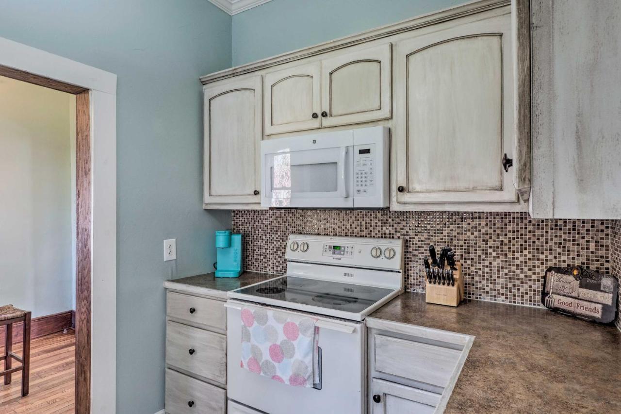 Lake Charles Cottage With Fireplace And Yard! Εξωτερικό φωτογραφία